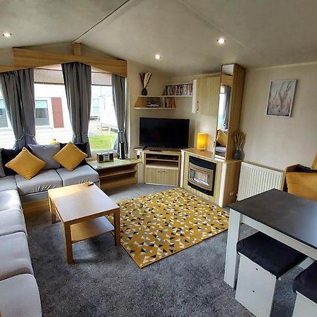 Fab 3 Bedroom Caravan Sleeps 8 Close To The Beach Kinmel Bay Екстериор снимка