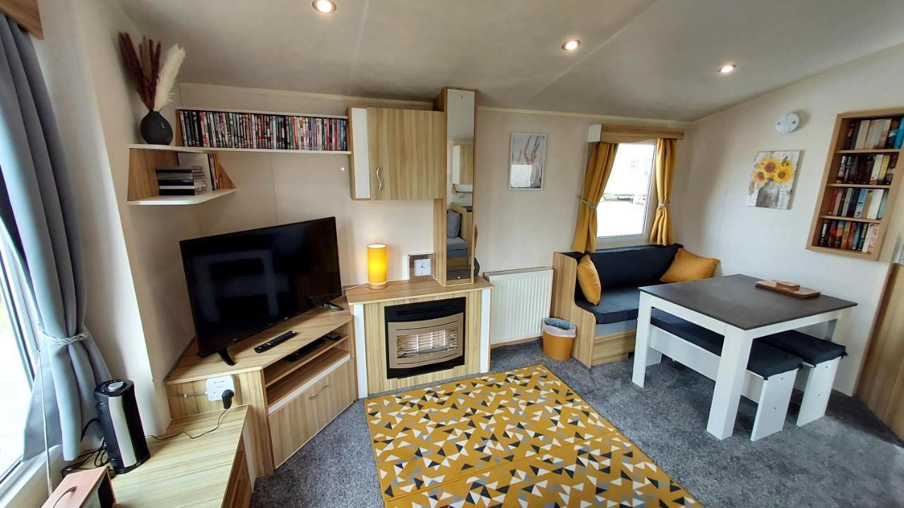 Fab 3 Bedroom Caravan Sleeps 8 Close To The Beach Kinmel Bay Екстериор снимка
