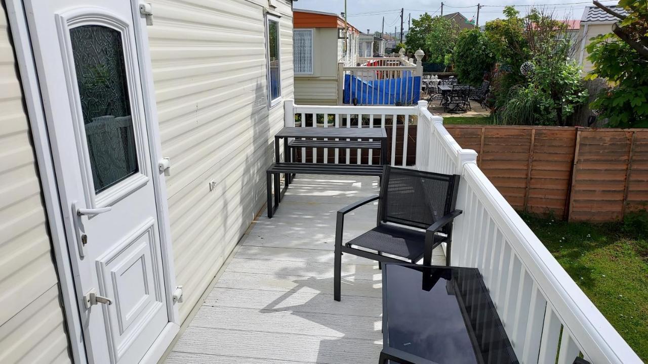 Fab 3 Bedroom Caravan Sleeps 8 Close To The Beach Kinmel Bay Екстериор снимка