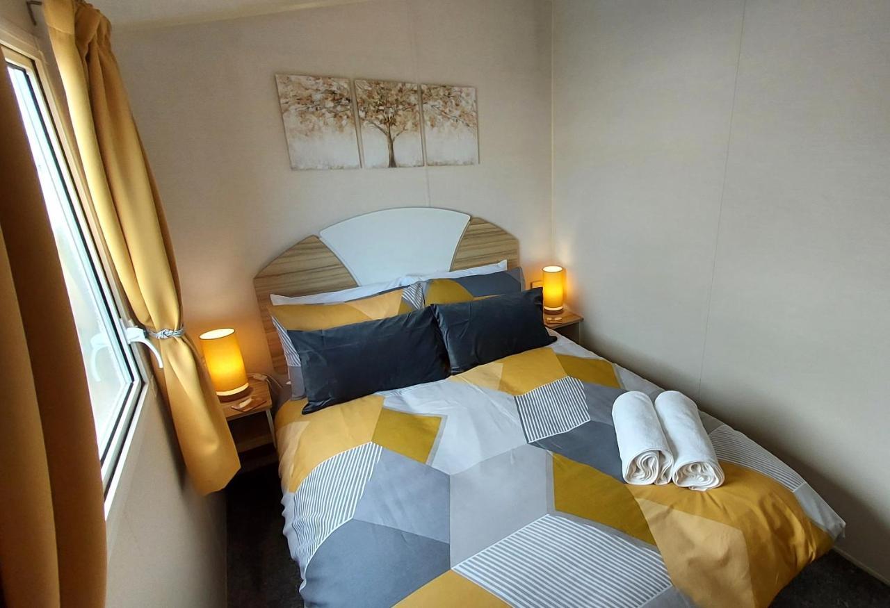 Fab 3 Bedroom Caravan Sleeps 8 Close To The Beach Kinmel Bay Екстериор снимка