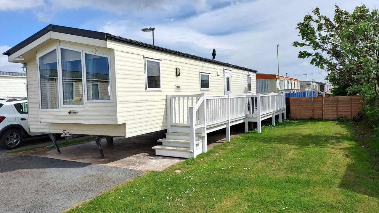 Fab 3 Bedroom Caravan Sleeps 8 Close To The Beach Kinmel Bay Екстериор снимка