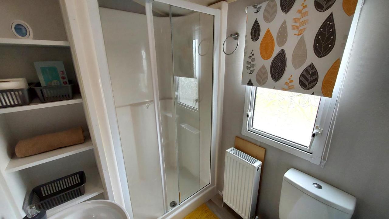 Fab 3 Bedroom Caravan Sleeps 8 Close To The Beach Kinmel Bay Екстериор снимка