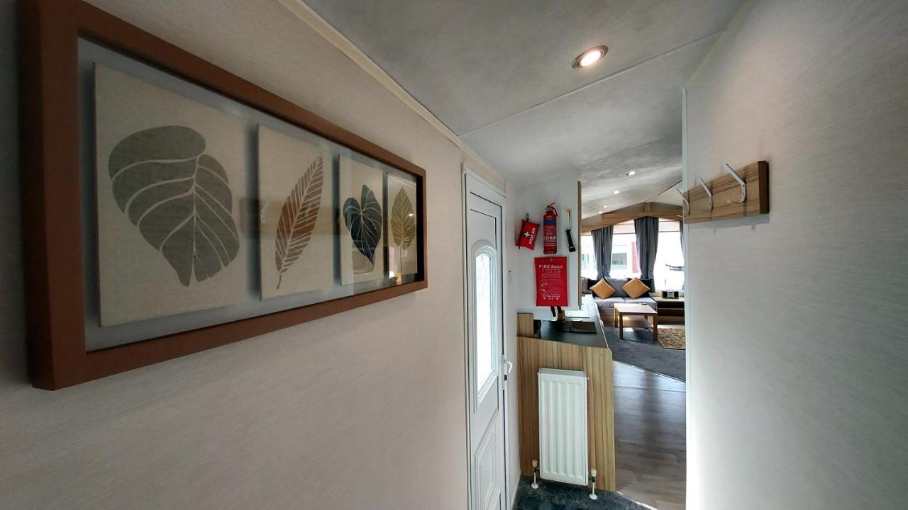 Fab 3 Bedroom Caravan Sleeps 8 Close To The Beach Kinmel Bay Екстериор снимка