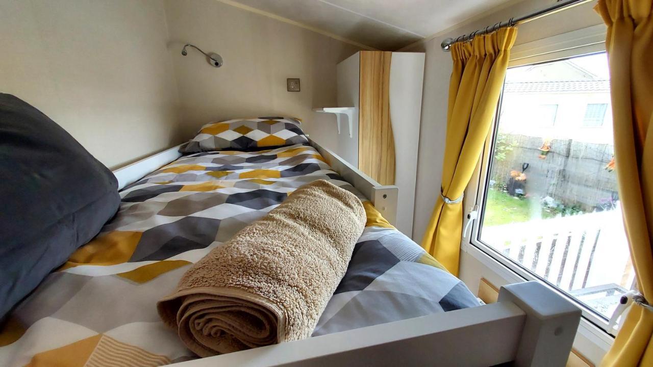Fab 3 Bedroom Caravan Sleeps 8 Close To The Beach Kinmel Bay Екстериор снимка