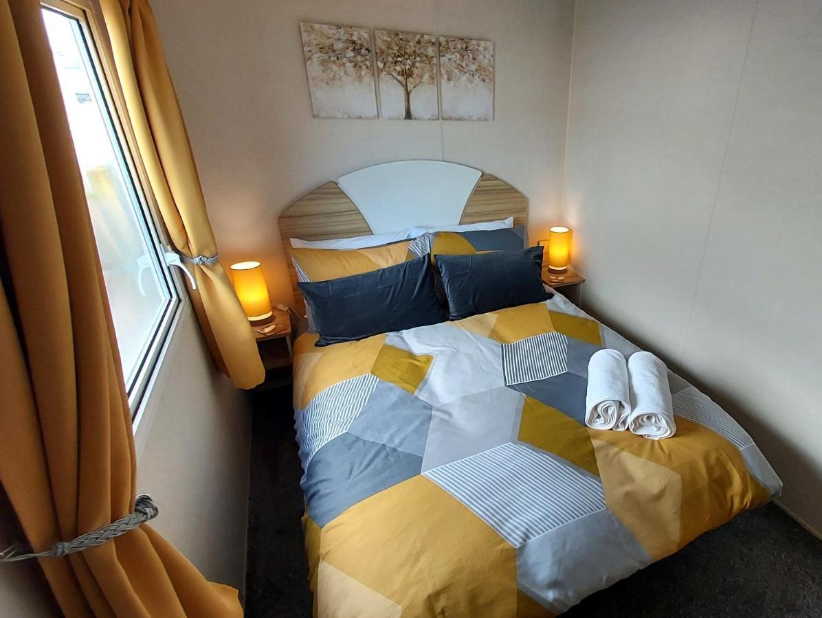 Fab 3 Bedroom Caravan Sleeps 8 Close To The Beach Kinmel Bay Екстериор снимка