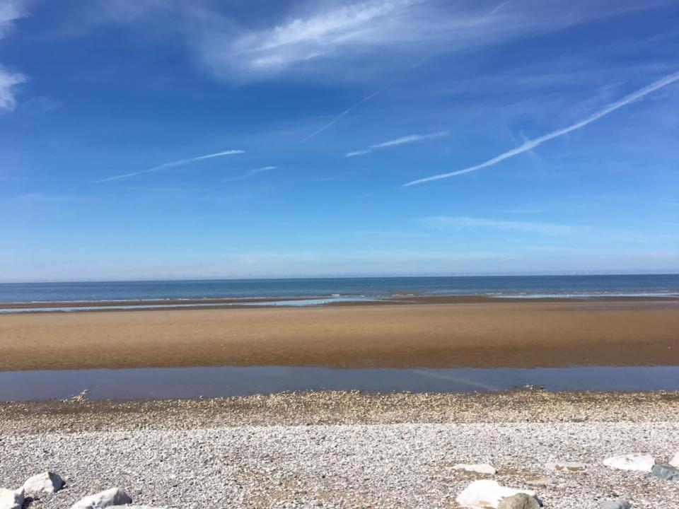 Fab 3 Bedroom Caravan Sleeps 8 Close To The Beach Kinmel Bay Екстериор снимка
